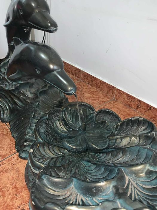 Masa delfin fantana arteziana