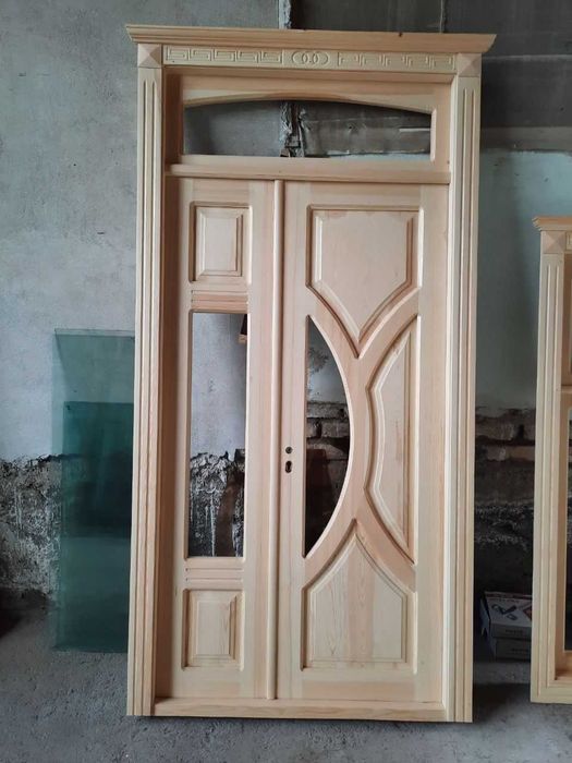 Eshik va romlar, derazalar. Окна и двери из дерева в стиле АКФА тоже