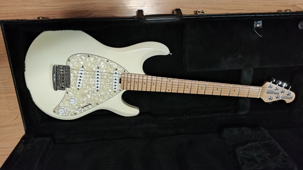 MusicMan Silhouette Special