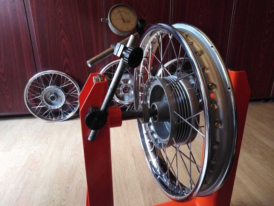 Centrare roți moto cu spite – stand profesional și precizie maximă