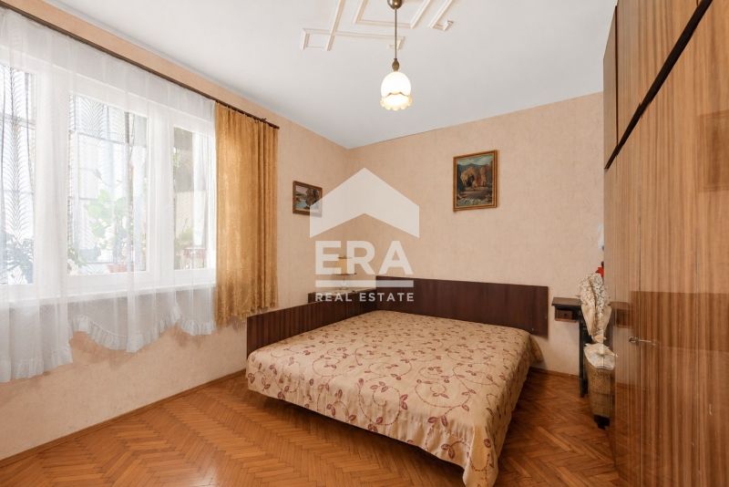 Тристаен ексклузивен апартамент за продажба, с отделна трапезария с ку