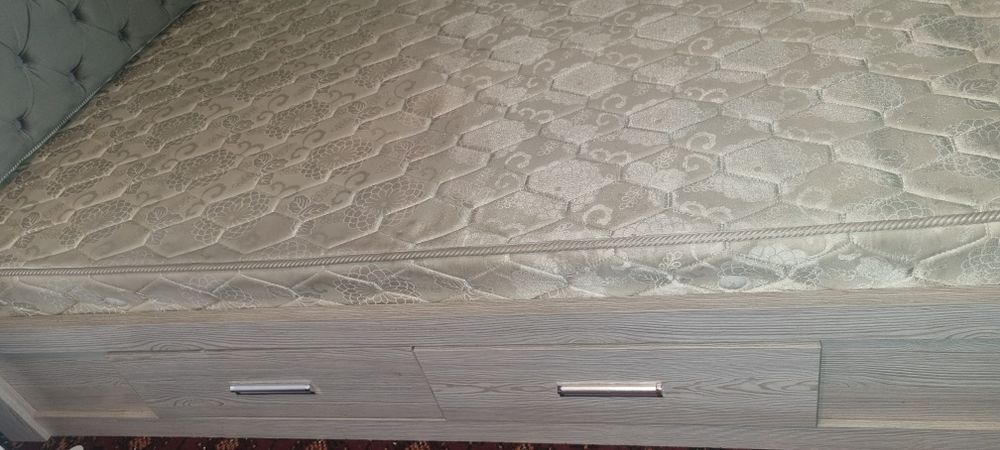 Срочна сотилади.