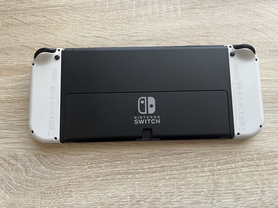 Nintendo Switch OLED с калъф