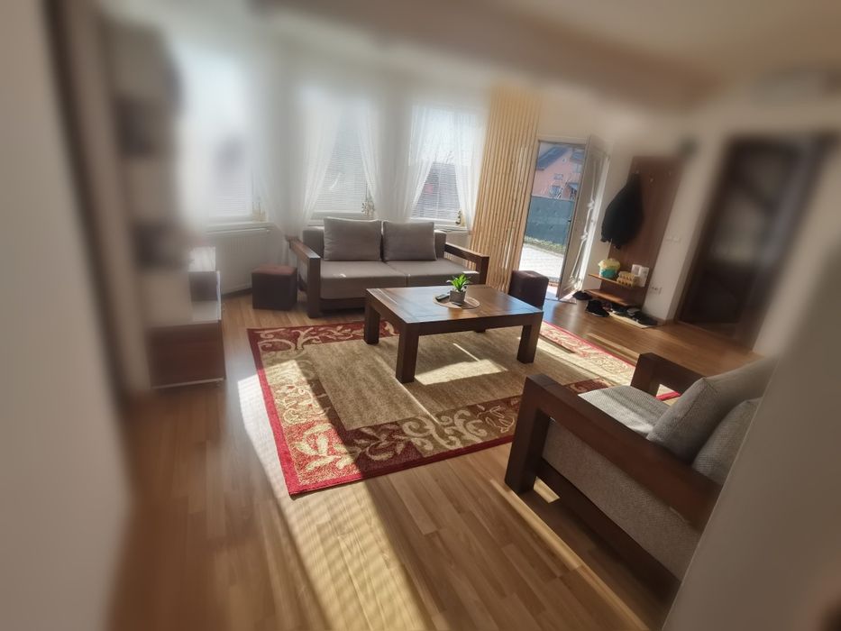 Vând  colțar extensibil și set living canapea+fotoiu+masuta