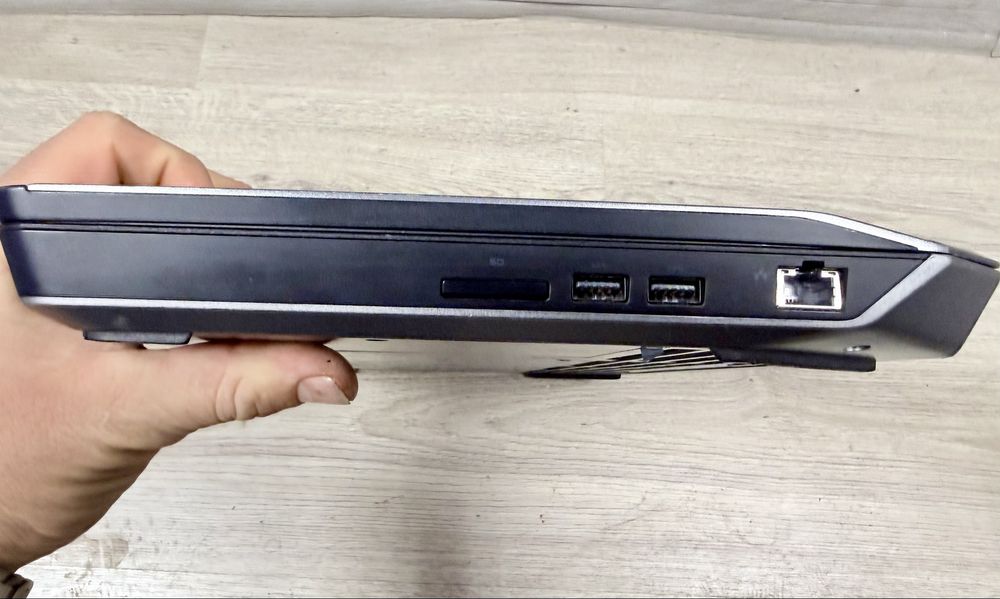 Dell Alienware R2 15