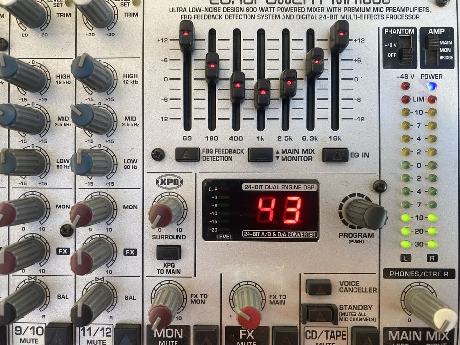 Behringer PMH1000 cu efecte voce