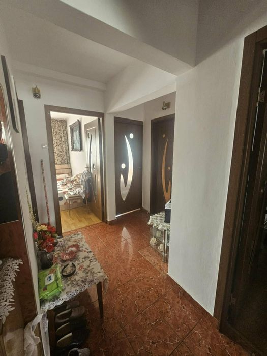 Apartament mobilat  3 camere si 2 bai sau schimb cu casa in sighet