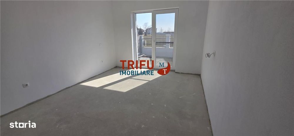 Case de vânzare în diferite stadii de construcție