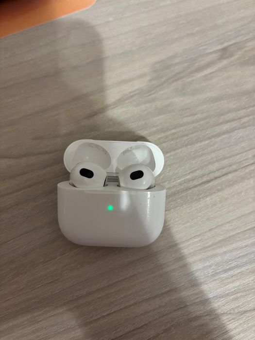 Air pods 3 (оригинални, супер запазени)