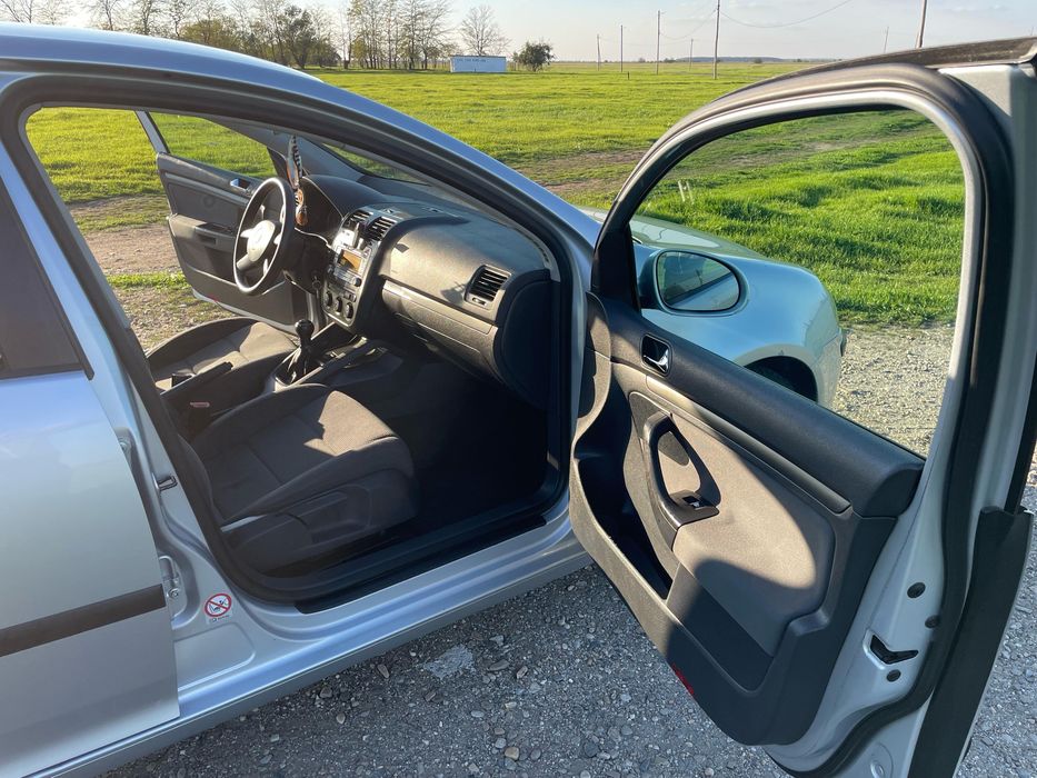 Volkwagen Golf V 1.4 FSI