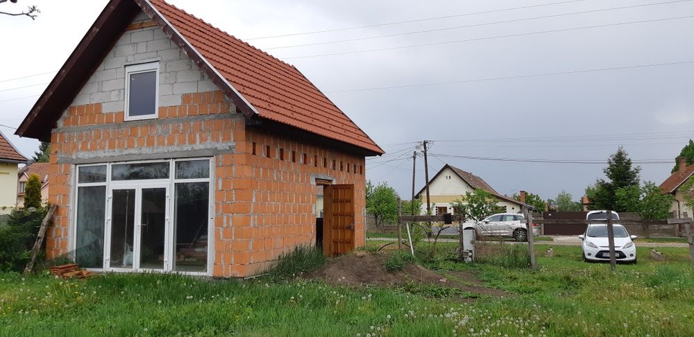 Teren cu casa neterminata in Batania, Ungaria