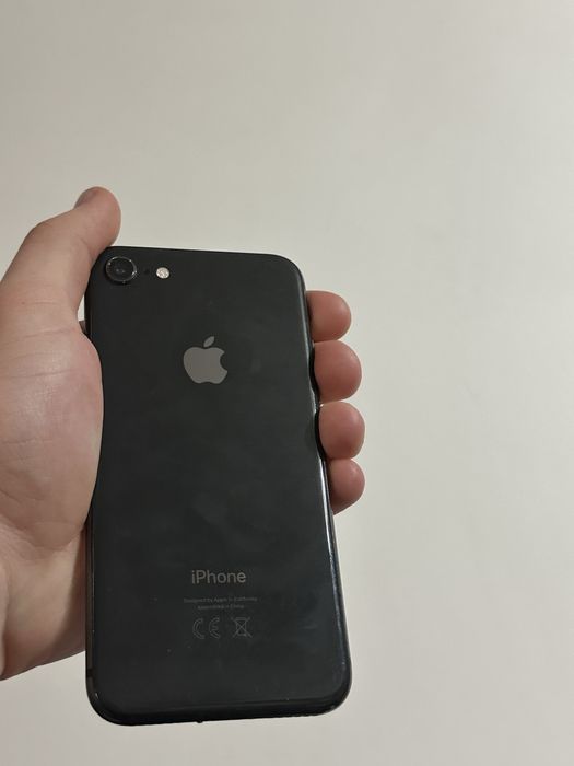 Продам Iphone 8 в хорошем состояние