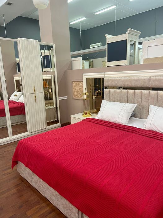 Продам турецкую спальную гарнитуру