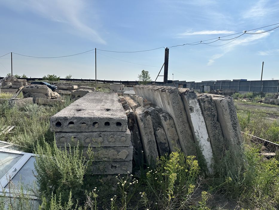 Продаются плиты,лотки,блоки