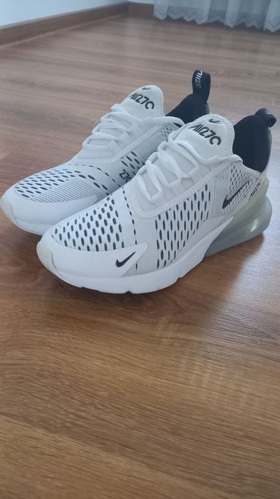 Adidasi Nike AIR 270