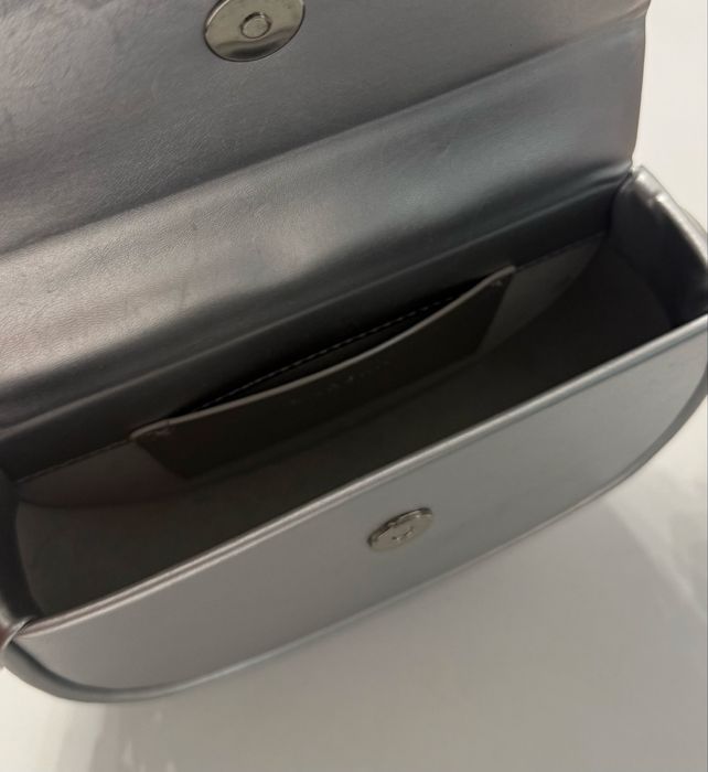 Кожена сребриста чанта Zarena