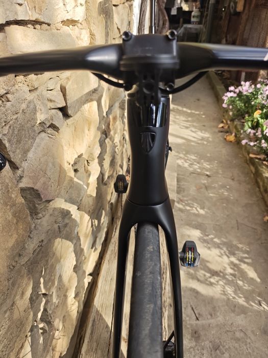 Trek Madone SL 6 2024 Shimano 105 Di2 / Bontrager Aeolus Carbon L