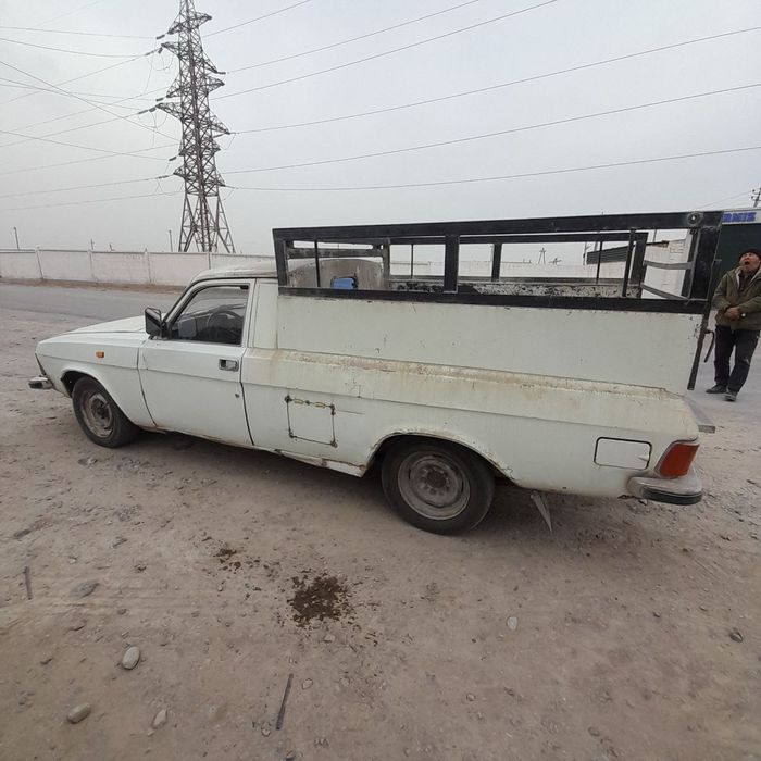 Gaz 3102 Sotiladi Metani bor ikki tonnagacha yuka oladi