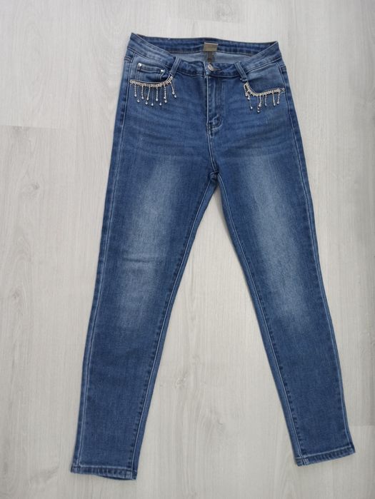 Дамски панталони и дънки