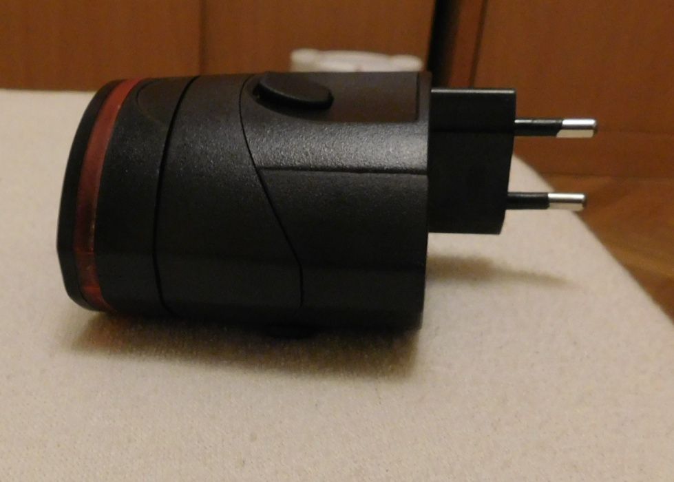 Универсален адаптер за контакти в цял свят