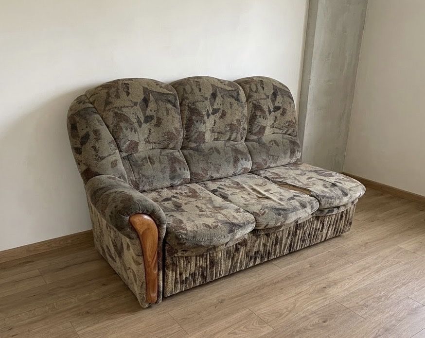 Угловой диван и 2 кресла