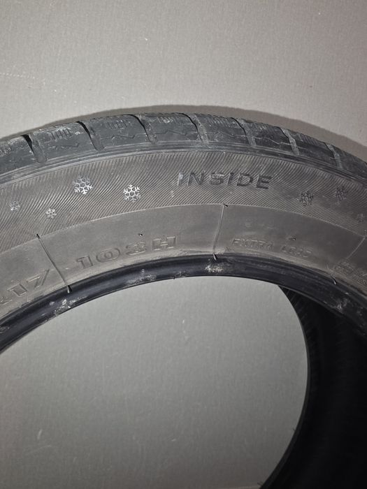Шины 235/55 R17.