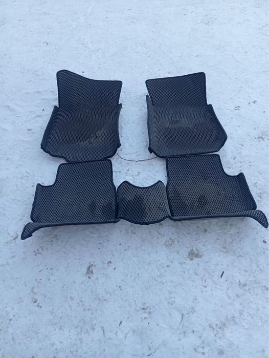 Полик для авто в хоршем состояний