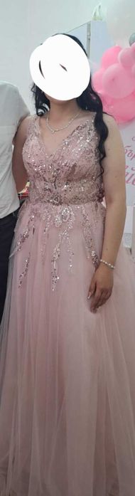 Бална рокля+чанта;гърбът е с корсет,може да се регулира