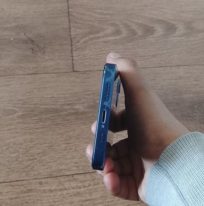 продам Iphone 12