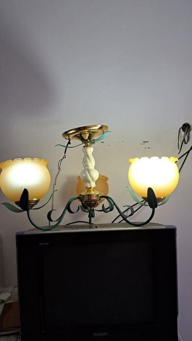 Продаётся  люстра