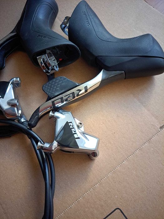 Manete si etrieri SRAM Red AXS