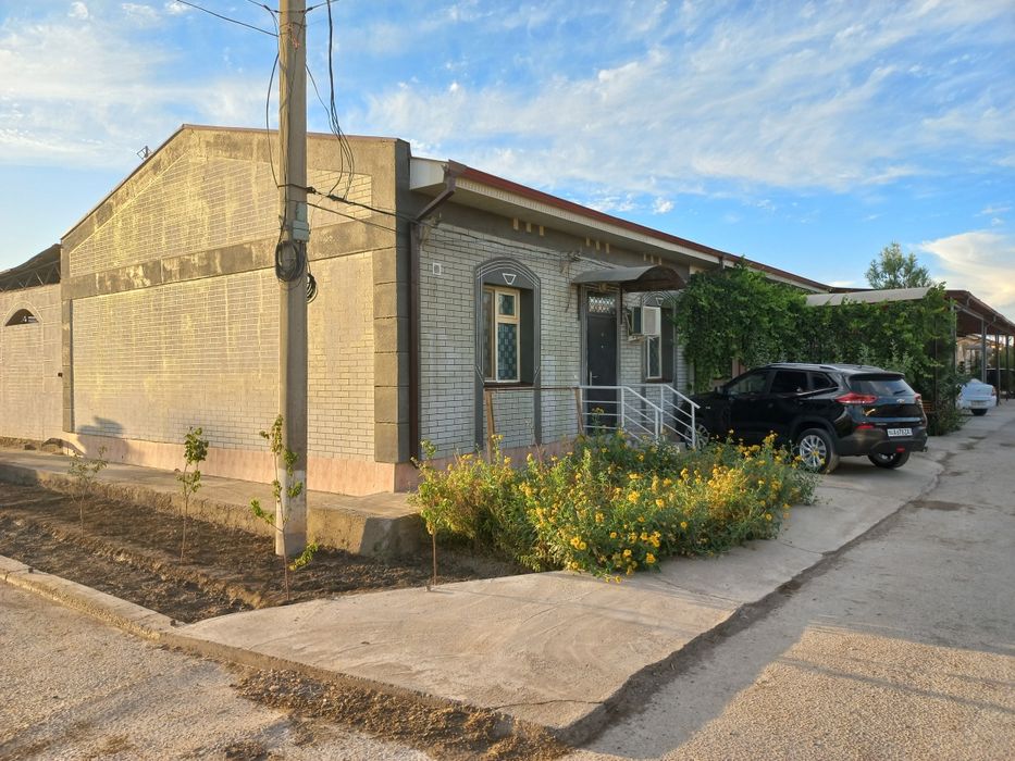 Когон бекларда барча кулайликларга эга 2 сотикли катеж сотилади.