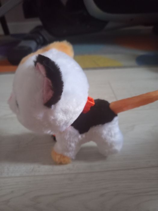 игрушка кошечка на колесиках
