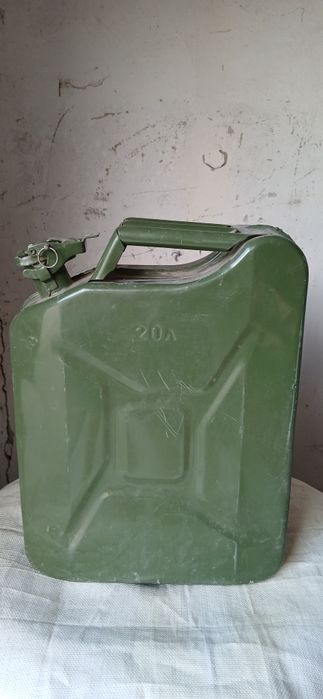 Продам конистру 20 л