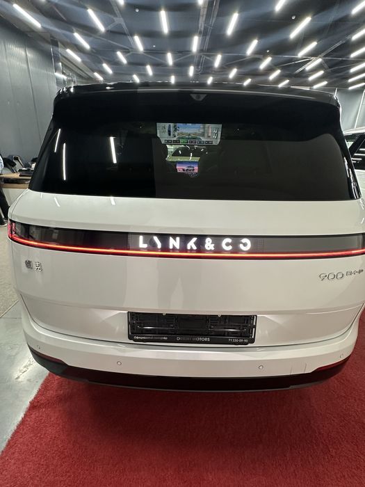 Lynk&Co 900 hybrid