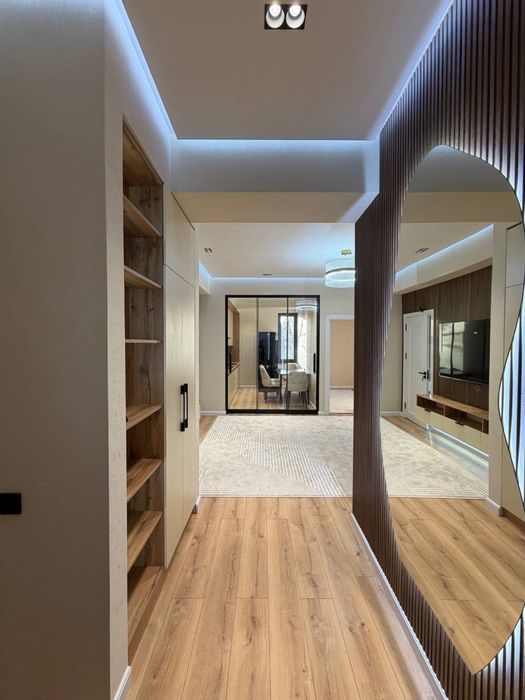 Продается своя 3-х комнатная квартира на Юнусабаде 11 квартале 1 этаж