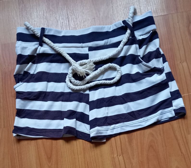 Pantaloni scurți dama