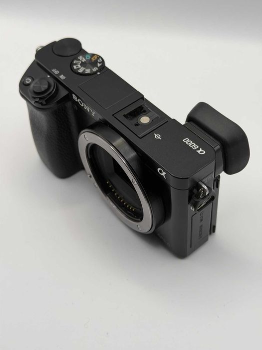 Sony Alpha a6000 беззеркальный фотоаппарат