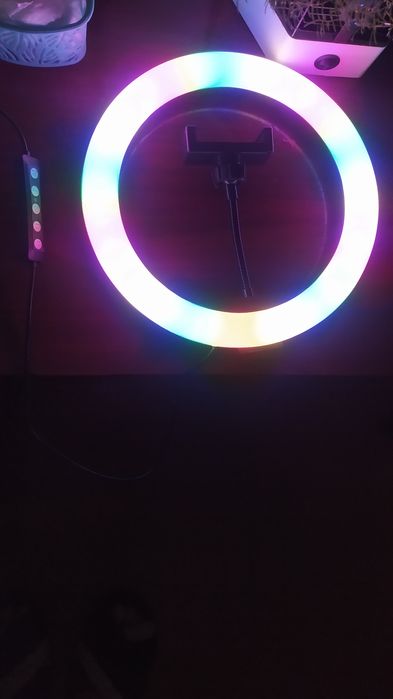 Продам кольцевую лампу.