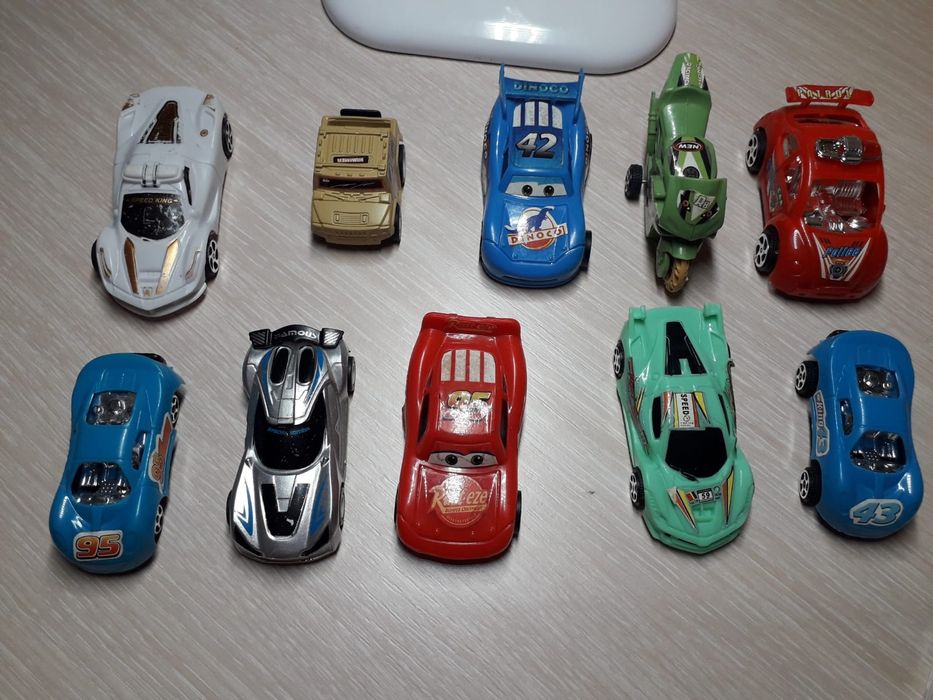 Продам детские машинки