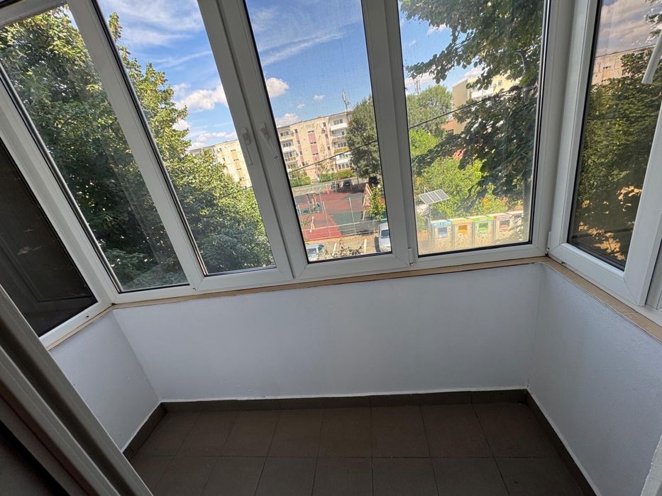 Inchiriere apartament 4 camere ,decomandat ,centrala gaz Confecții