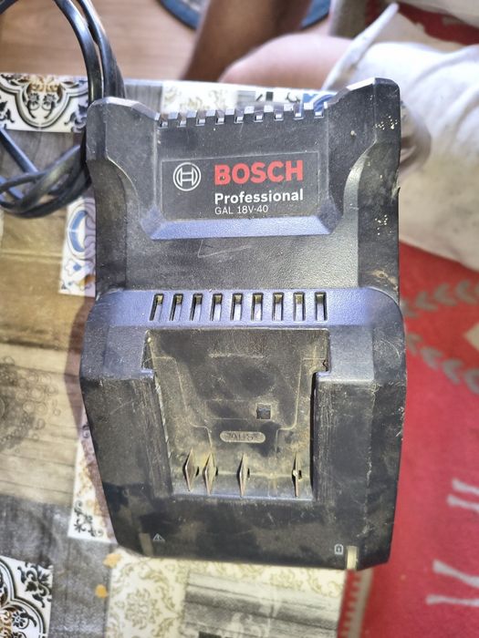 Vând încărcător +2 acumulatori