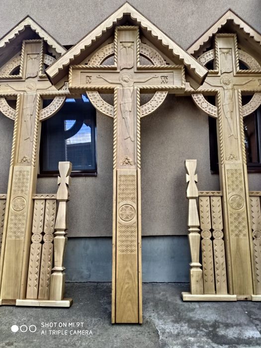 Troițe si cruci lemn