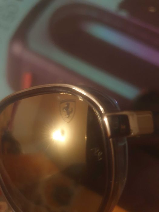 Vand ochelari rayban Ferrari editie limitata nu se mai gasesc pe stoc