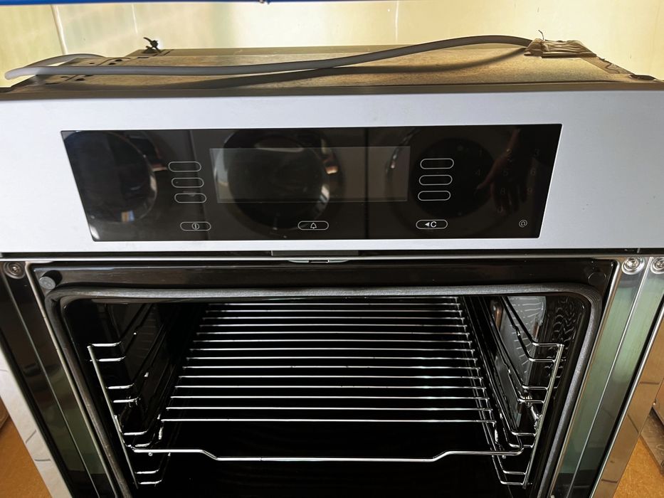 Фурна Miele с пиролиза , LCD дисплей , ЗА РЕМОНТ
