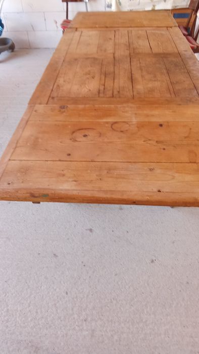 Vând masa din lemn  masiv