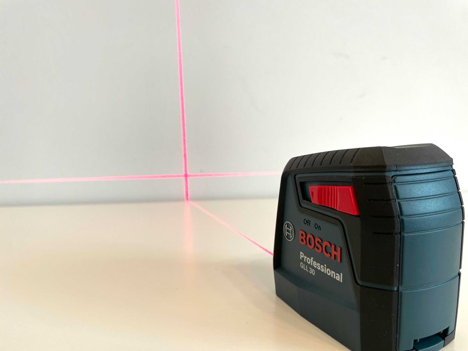 Nivela cu laser Bosch Professional GLL30, model SUA