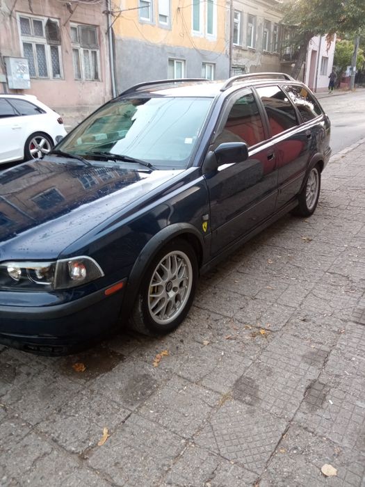 Продавам Волво в 40