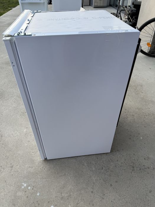 Малък хладилник с камера HotPoint Ariston