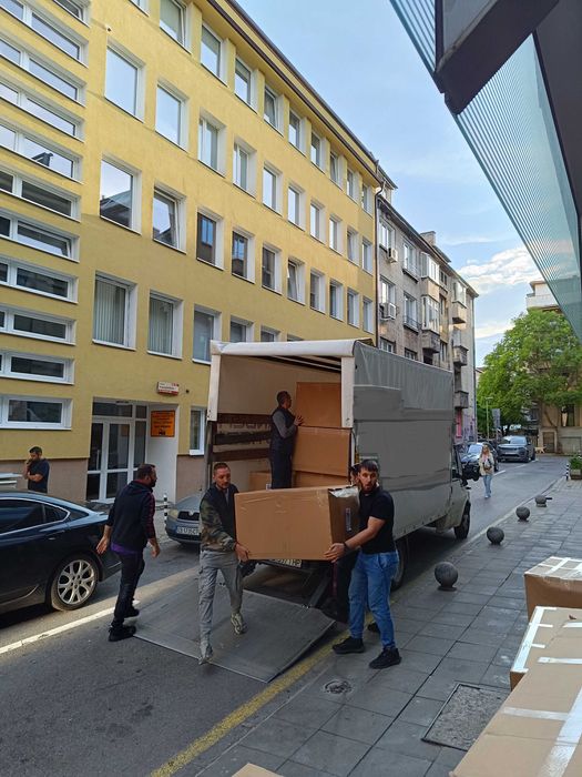 Транспортни услуги с  бус с падащ борд.